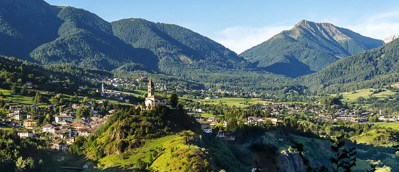 Panorama der Val di Fiemme und seiner Dörfer
